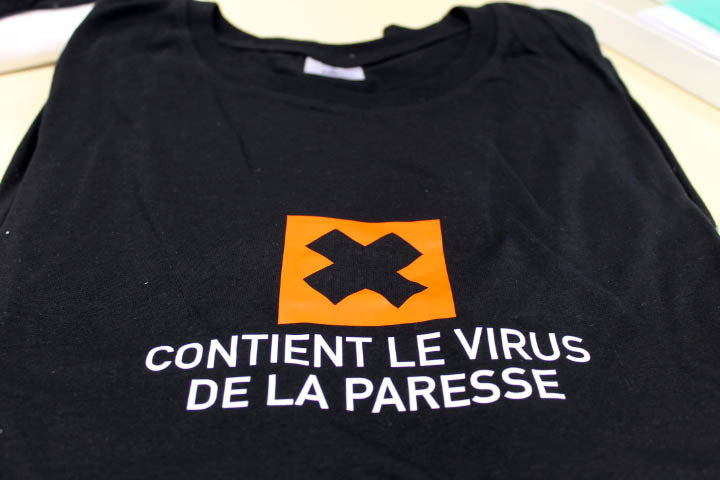 T-shirt noir le virus